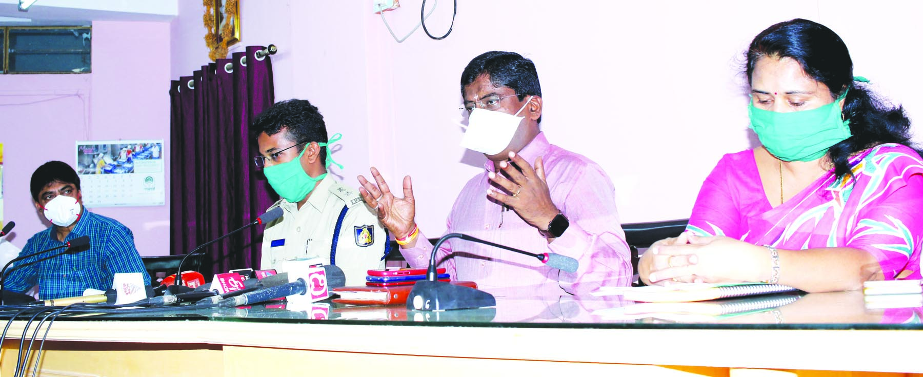 ಮನೆ ಬಿಟ್ಟು ಹೊರಬರದಂತೆ ಮನವಿ